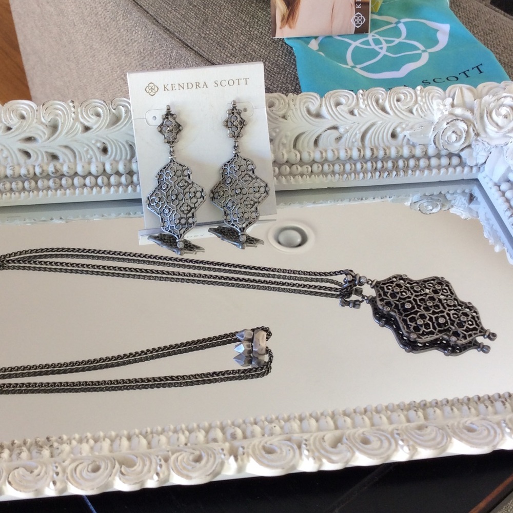 KENDRA SCOTT EARRINGS & NECKLACE 💕 NWOT!!!